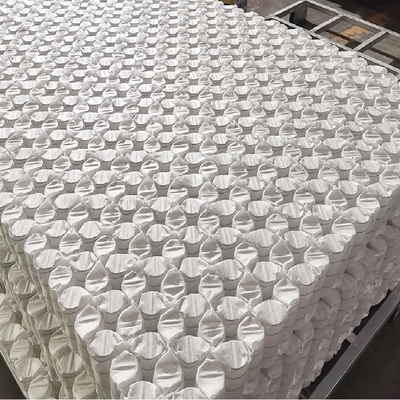 付着したポケットスプリングユニット 付着したポケットスプリング マットレスに使用される超音波